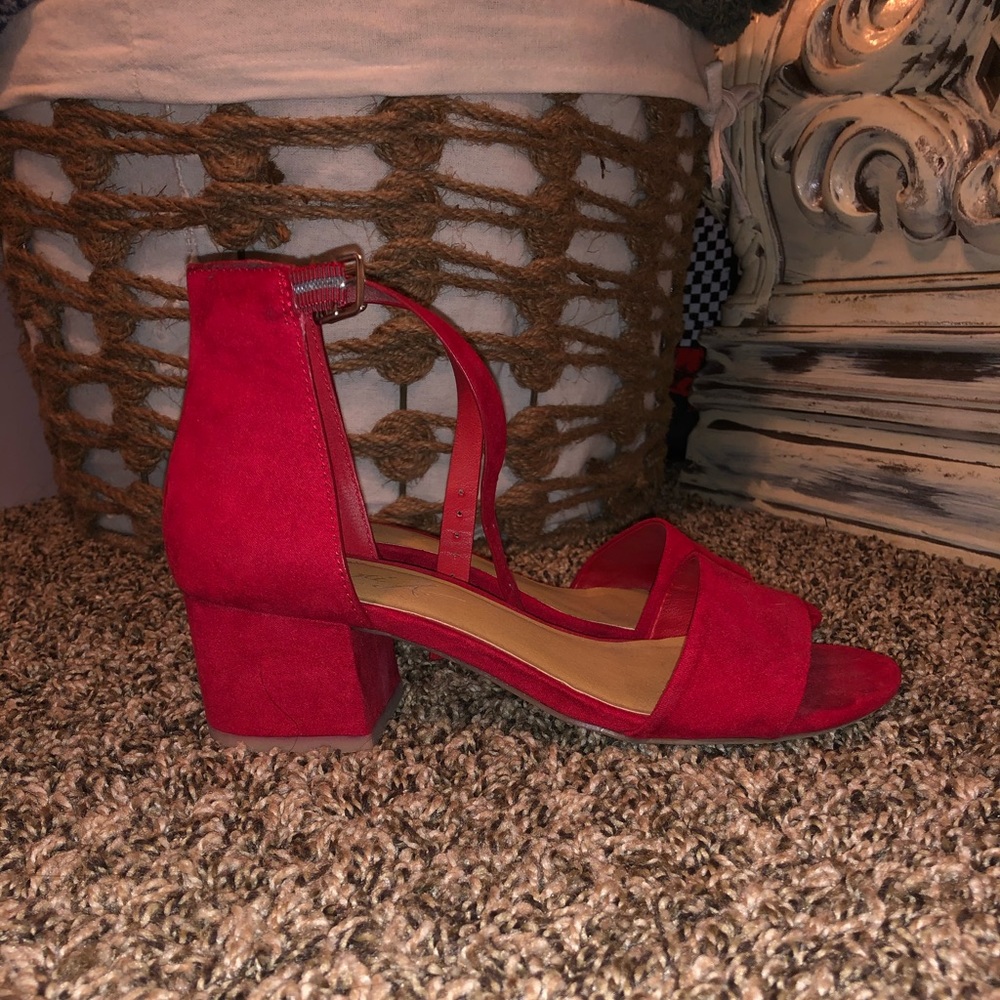 Red Heels - Picture 2 of 2